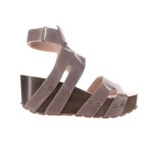 National Comfort Mairi Grey Ankle Strap Sandals 7 NIB
